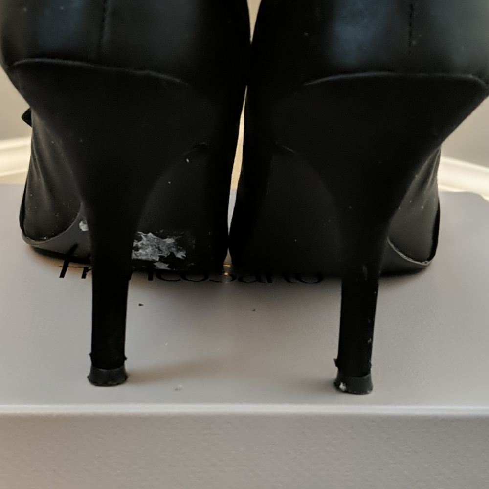 Tahari Sloan pump - Picture 4 of 4